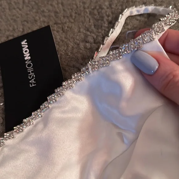 🤍 BRAND NEW WHITE DRESS 🤍 - Picture 2 of 6